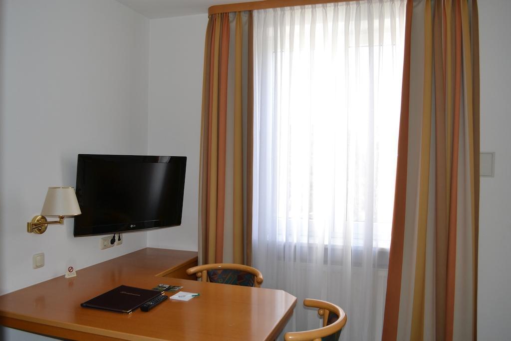 Hotel Am Ostpark Нойбиберг Экстерьер фото