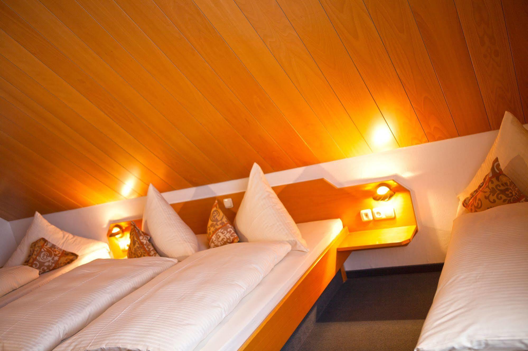 Hotel Am Ostpark Нойбиберг Экстерьер фото